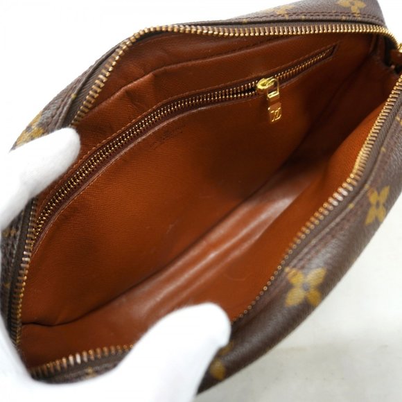 LOUIS VUITTON Brown Monogram Shoulder Bag - Picture 4 of 12